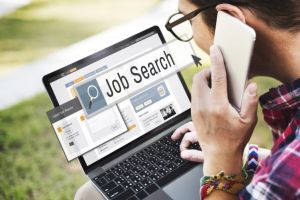 Elevi orădeni, calificaţi în finala internaţională a unui concurs de inovare. Echipa de la Colegiul Economic vrea să-i ajute pe tineri să-şi găsească un job