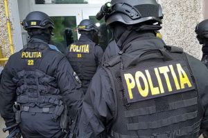 Capturi în deplasare: Doi bărbaţi au fost reţinuţi în cazul furturilor în serie din Sântandrei