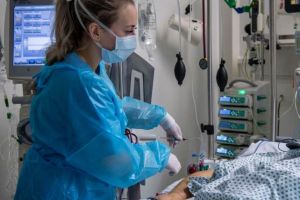 În Harghita, numărul persoanelor infectate a urcat la 123 de cazuri. În spital sunt internate 93 de persoane