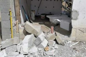 FOTO| Conductă de gaz fisurată, la Sebeş, din cauza unui perete prăbuşit: Intervin pompierii pentru asigurarea măsurilor PSI