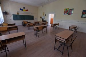 Chiar dacă n-au măşti de la Minister, şcolile din Bihor sunt pregătite pentru reluarea cursurilor. La un colegiu, niciun copil nu vrea să revină la cursuri! (FOTO)