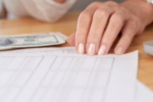 Centrele de Relaţii cu Clienţii CEZ Vânzare anunţă că nu vor avea program cu publicul în 1 şi 8 iunie. Furnizorul oferă soluţii online pentru clienţi