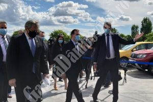 Premierul Ludovic Orban se află în vizită la Centrul Renault Titu