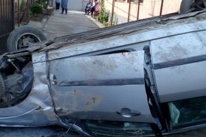 Trei copii răniţi în urma unui accident provocat de un şofer fără permis, în judeţul Timiş