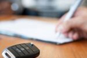 Închiriau maşini şi le vindeau! Trei bărbaţi au fost arestaţi de poliţiştii din Timiş