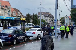 Șoferul care a pus pe jar poliţia din Sibiu – A vrut să dea cu maşina peste un agent de la Locală