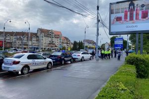 Șoferul fugar a rămas fără permis şi s-a ales cu amendă – Cât trebuie să scoată din buzunare