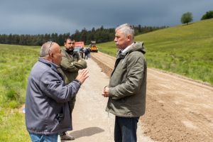 UPDATE. Au fost reluate lucrările de modernizare a DJ 121A Boroşneu Mare-Întorsura Buzăului, investiţie de 27 milioane de lei