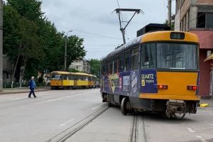 FOTO O nouă zi, aceleaşi probleme! Încă un tramvai a deraiat, la Botoşani