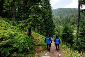 FOTO| Jandarmii montani, din nou traseele turistice după 2 luni: Vor îndruma turiştii cu privire la respectarea măsurilor impuse împotriva răspândirii infecţiilor cu COVID-19