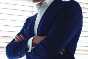 Un şef de instituţie publică din Botoşani şi-a cumpărat „Reno”. L-a trecut şi în declaraţia de avere