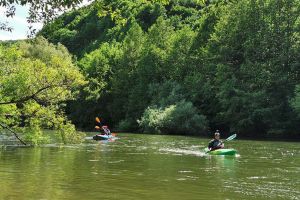 Evadare în natură: Chiar şi în pandemie, bihorenii au unde merge la drumeţii, căţărări sau rafting (FOTO)