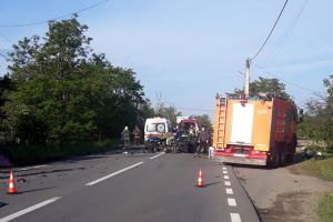 Accident la ieşirea din Tileagd, între o maşină şi un autotren