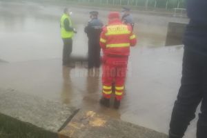 Femeie de 81 ani, găsită decedată într-un bazin de acumulare de la o microhidrocentrală
