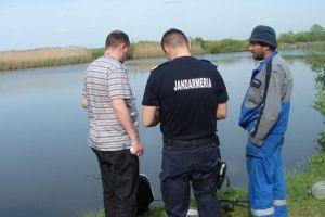 Pescari ilegali prinşi de jandarmi, „la peşte”, în perioada de prohibiţie