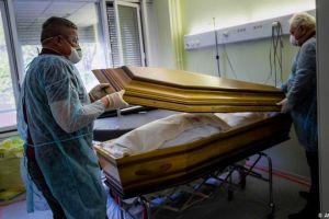 O femeie din Botoşani, infectată cu COVID, a murit în centrul de dializă