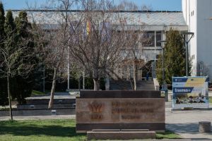 Universitatea din Suceava îi sprijină pe viitorii boboci cu tablete şi laptopuri în valoare ...