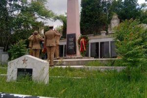 CIRC LA TURDA. Au încurcat cimitirele şi au dat onorul soldaţilor ruşi, nu celor români VIDEO