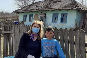 FOTO Simona, poliţista din Botoşani care a ridicat în 14 zile două case pentru sărmani, are în continuare nevoie de sprijin. Cum puteţi ajuta