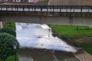 FOTO, VIDEO ȘTIREA TA| Ploaie torenţială în Alba Iulia: Apa bălteşte în şanţurile Cetăţii Alba Carolina