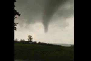 VIDEO Fenomen mai puţin obişnuit filmat la Botoşani! „Pare a fi o tornadă”