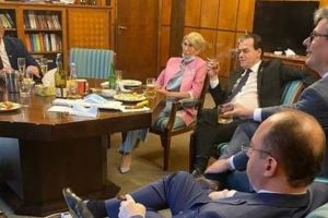 Ce amendă riscă Ludovic Orban după ce a fumat în biroul său
