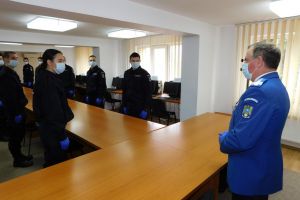 FOTO Zece elevi jandarmi, aflaţi în practică la Jandarmeria Botoşani, au depus jurământul militar