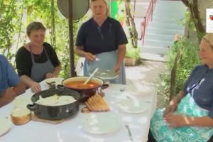 VIDEO Reţete vechi de sute de ani de pe Valea Secaşelor – Cum fac gospodinele din Alămor „zama de crichiţă”