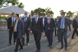 Ludovic Orban: Susţinem şi încurajăm producătorii din Maramureş (FOTO)