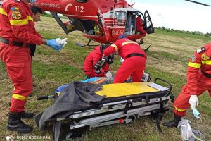 FOTO. Accident grav în judeţ. Copil (6 ani) transportat cu elicopterul la Oradea