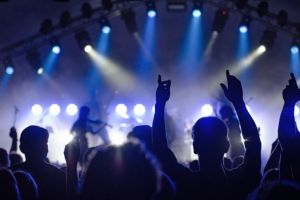 Cum vor arăta spectacolele organizate în aer liber, începând de luni: Reguli pentru organizatorii de spectacole, dar şi pentru angajaţi