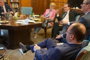 FOTO Orban şi alţi patru miniştri, amendaţi pentru nerespectarea regulilor în plină stare de alertă – Fotografia care i-a dat de gol