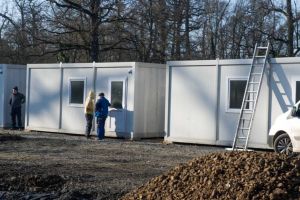 Containerele COVID-19 de la Pădurea Verde, casă pentru oamenii străzii