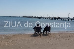 Imagini spectaculoase din statiunea Mamaia!: Noi doi si marea.... Cum sarbatoresc constantenii ultima zi de primavara calendaristica (galerie foto+video)