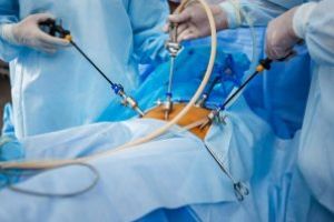Intervenţii minim-invazive sub o singură anestezie la Spitalul Judeţean de Urgenţă