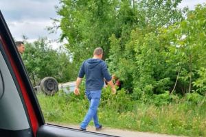 Un şofer beat s-a răsturnat cu maşina între Ciacova şi Jebel. El şi prietenul său au fost răniţi