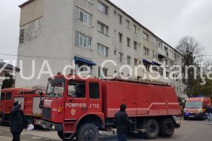 Salvatorii in alerta! Explozie urmata de incendiu la parterul unui bloc cu 10 etaje