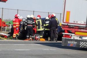 ACCIDENT rutier cu două autoturisme implicate, în localitatea Oarda, zona benzinăriei Petrom: O persoană rănită
