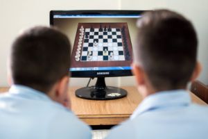 Maestrul FIDE Alexandru-Ovidiu Stanciu este primul campion al judeţului la şah online blitz