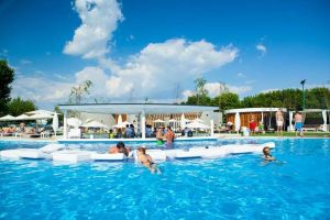 Piscinele NU se deschid de la 1 iunie, iar bazinele de înot vor fi accesibile doar pentru sportivi profesionişti, fără spectatori