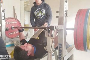 Blocaţi din cauza pandemiei de coronvirus, powerliftierii din Alba realizează recorduri personale, deşi se antrenează în condiţii inedite!
