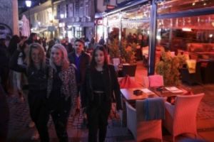Terasele au fost luate cu asalt de români imediat după redeschidere (FOTO)