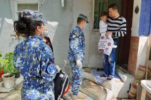  Militarii de la Capu Midia au oferit daruri copiilor din localitatea Corbu (galerie foto) 