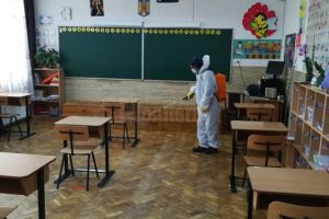 Ministerul Educaţiei a trimis aproape 550.000 de măşti pentru elevii şi profesorii din judeţ
