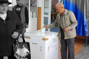Cine are de câştigat din spulberarea forţei de dreapta în judeţul Vrancea sau cum să înfrângi pe locul doi!