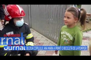 VIDEO! Pentru că şi-a pierdut jucăriile într-un incendiu care i-a ars casa, Ana Maria a primit în dar o bicicletă de la pompierii vrânceni!