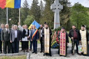 Eroii români de la Valea Uzului au fost omagiaţi cum se cuvine de Ziua Eroilor