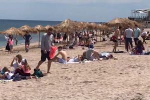 Vama Veche prinde viata. Plaja este plina de turisti. Cum se distreaza cei prezenti (galerie foto+video)  