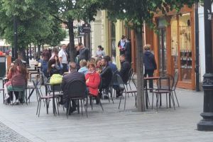FOTO Terasele au revenit la viaţă în Sibiu – Majoritatea s-au redeschis de luni