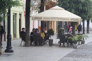 Registrul ce le dă fiori sibienilor care merg pe terase – Pot ieşi la o cafea doar pe bază de buletin